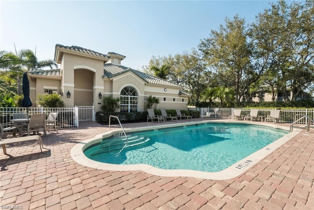 608 Vintage Reserve Ln 24a, Naples, FL 34119-5