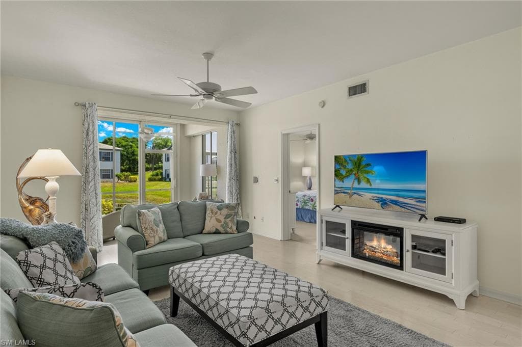 824 Tanbark Dr 104, Naples, FL 34108-4