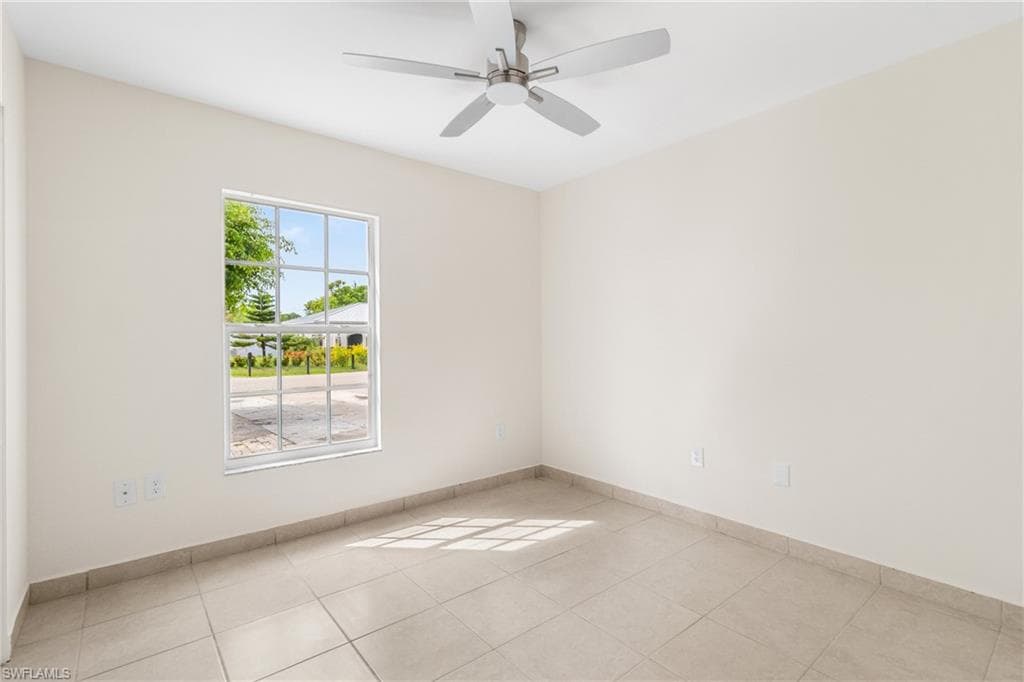 5309 Warren St, Naples, FL 34113-18