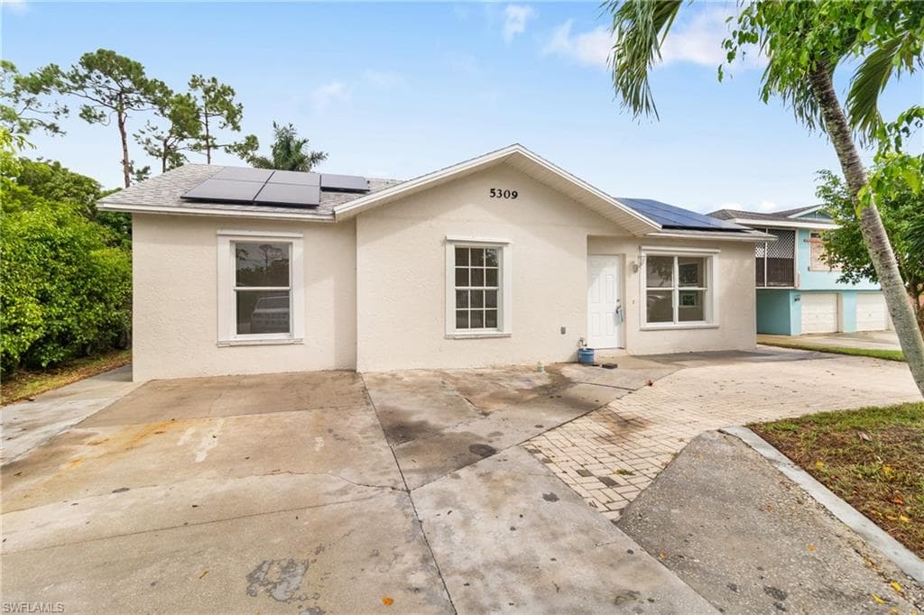 5309 Warren St, Naples, FL 34113-1