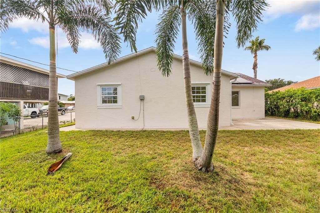 5309 Warren St, Naples, FL 34113-30