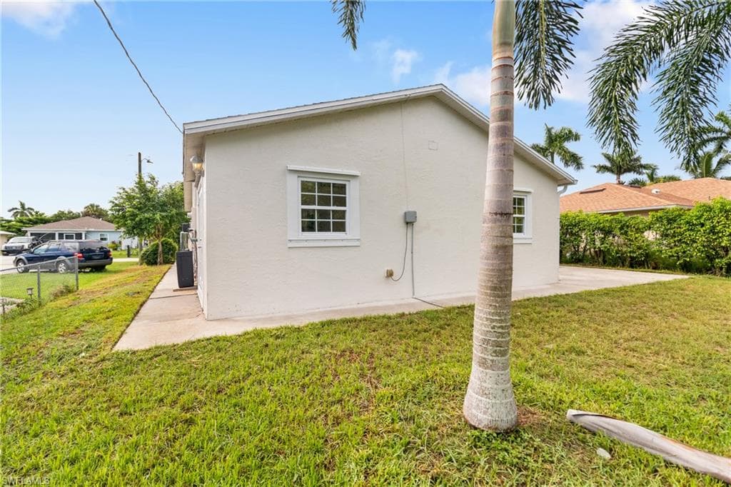 5309 Warren St, Naples, FL 34113-31