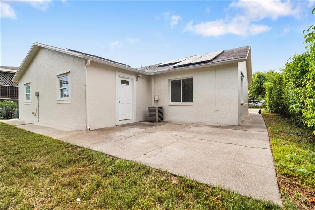5309 Warren St, Naples, FL 34113-33