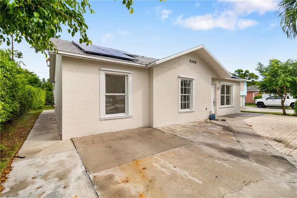 5309 Warren St, Naples, FL 34113-3