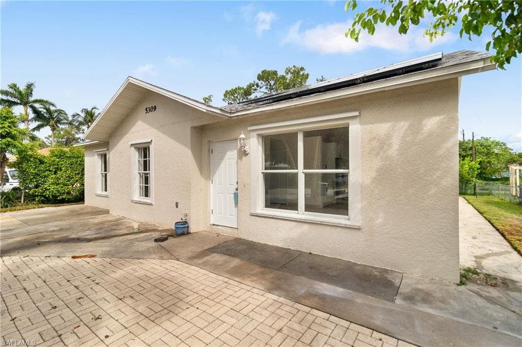 5309 Warren St, Naples, FL 34113-4