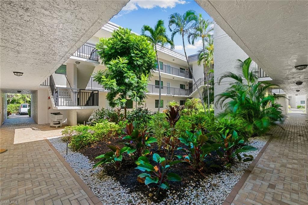 788 Park Shore Dr H20, Naples, FL 34103-18