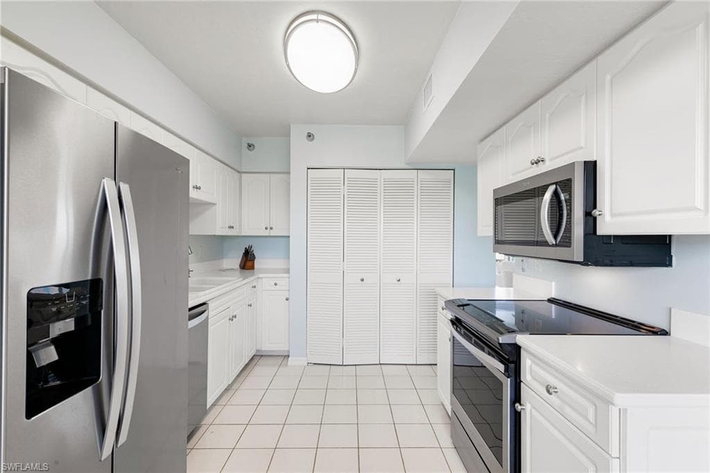 5501 Heron Point Dr 303, Naples, FL 34108-14