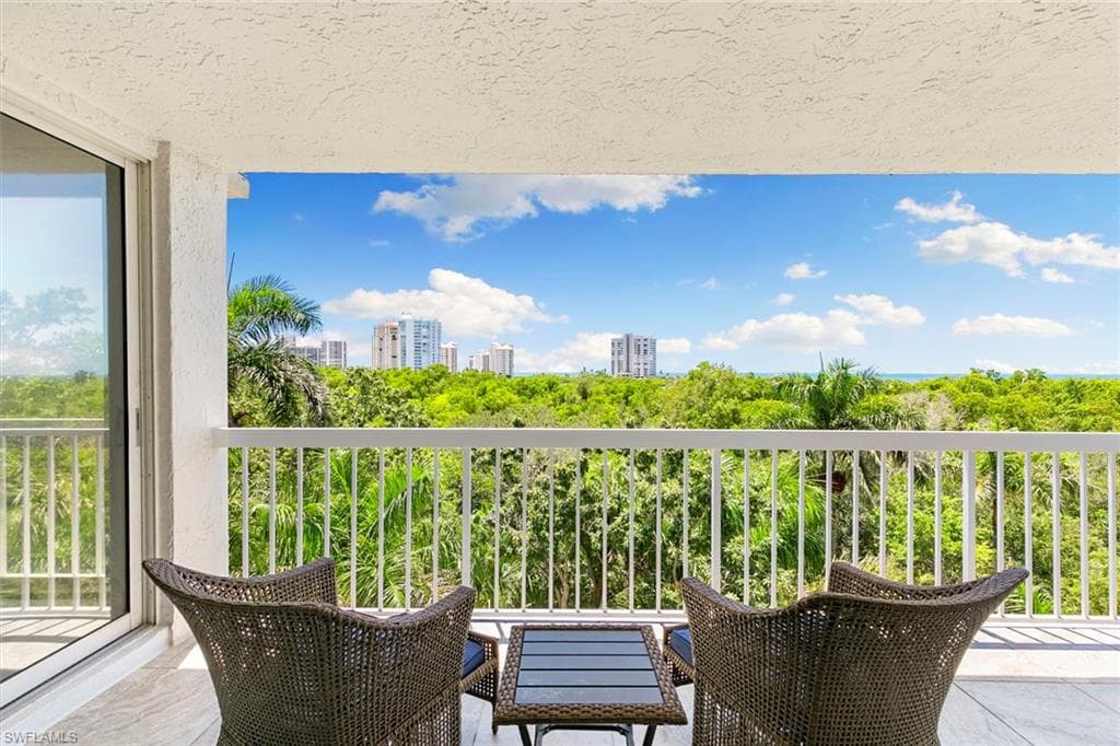 5501 Heron Point Dr 303, Naples, FL 34108-32