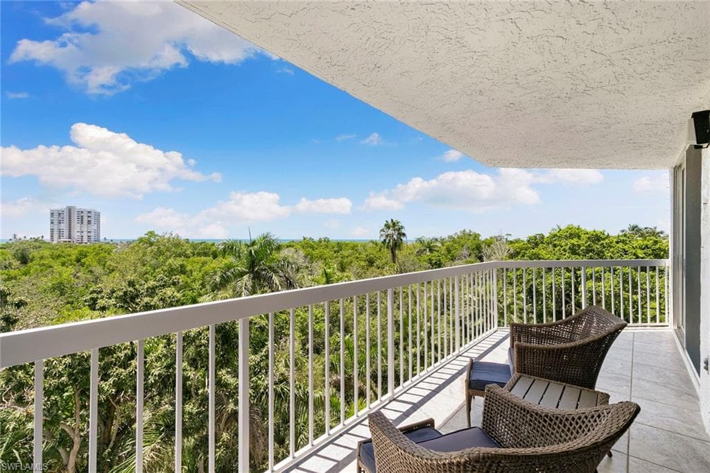 5501 Heron Point Dr 303, Naples, FL 34108-33