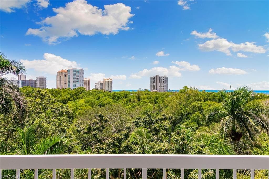5501 Heron Point Dr 303, Naples, FL 34108-35