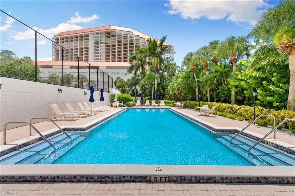 5501 Heron Point Dr 303, Naples, FL 34108-38