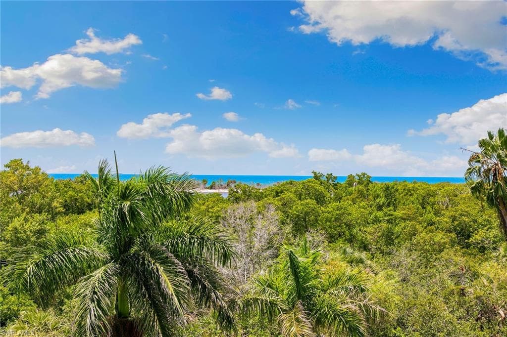 5501 Heron Point Dr 303, Naples, FL 34108-3