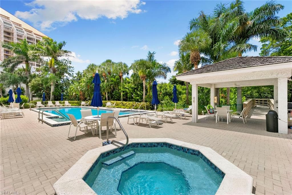 5501 Heron Point Dr 303, Naples, FL 34108-40