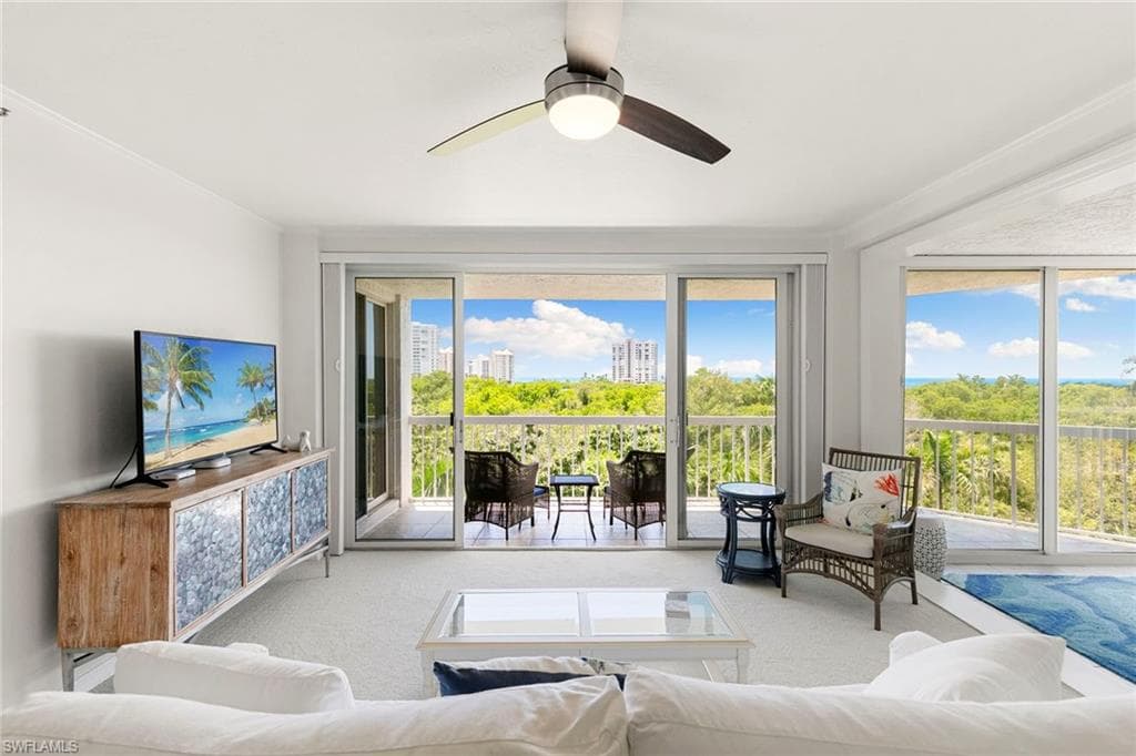 5501 Heron Point Dr 303, Naples, FL 34108-7