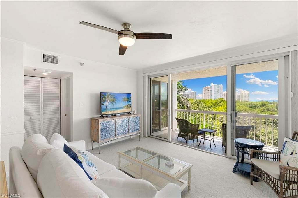 5501 Heron Point Dr 303, Naples, FL 34108-8