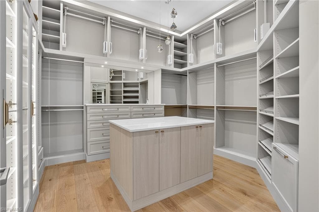 4836 Crayton Rd, Naples, FL 34103-26