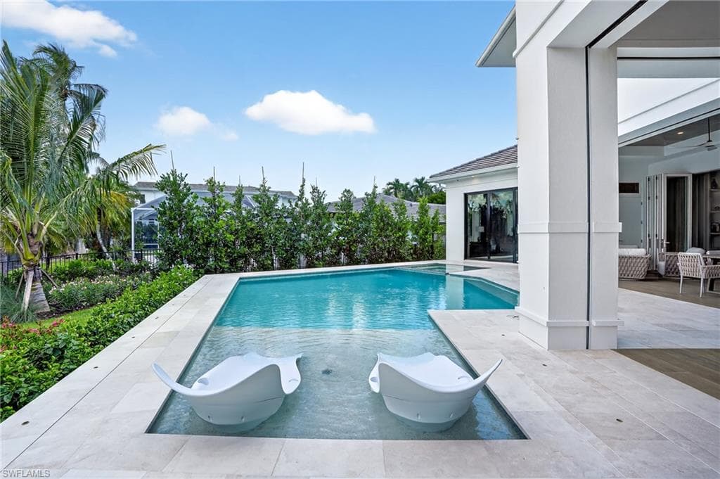 4836 Crayton Rd, Naples, FL 34103-33