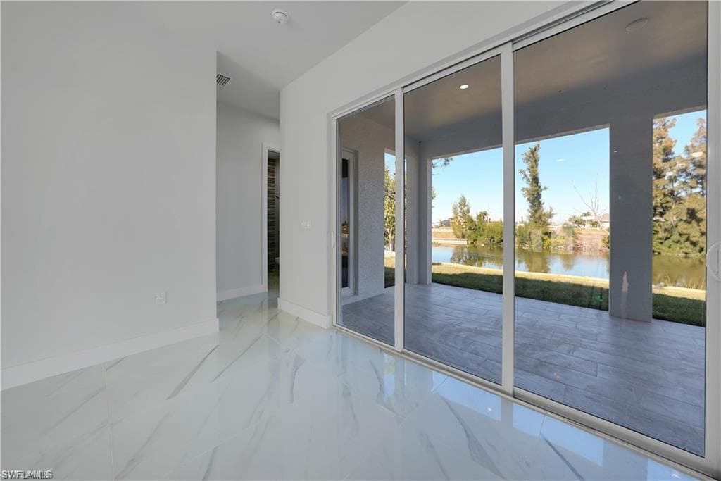 121 8th Ter, Cape Coral, FL 33909-10