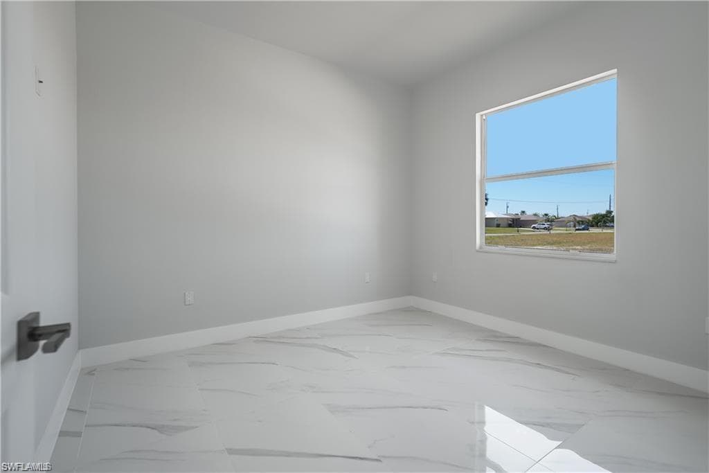 121 8th Ter, Cape Coral, FL 33909-22