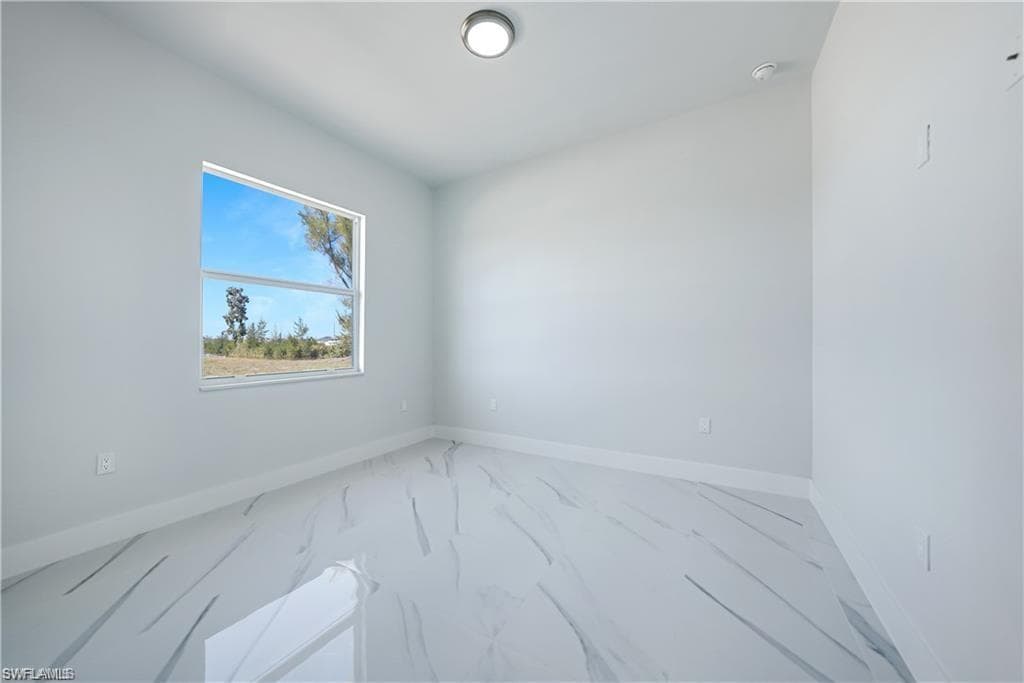 121 8th Ter, Cape Coral, FL 33909-26