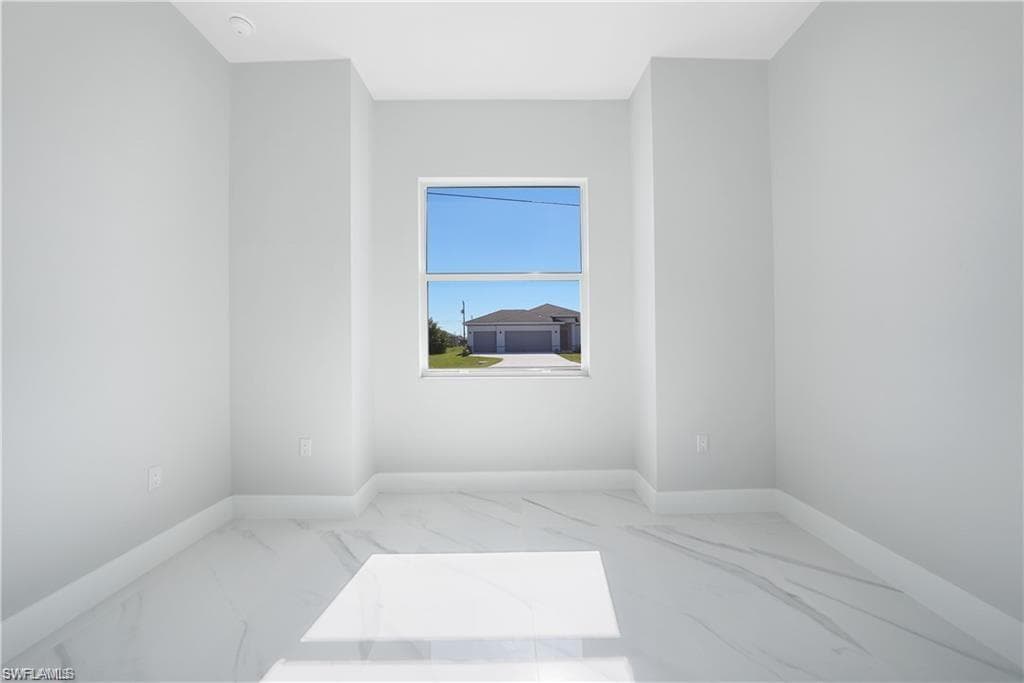 121 8th Ter, Cape Coral, FL 33909-31