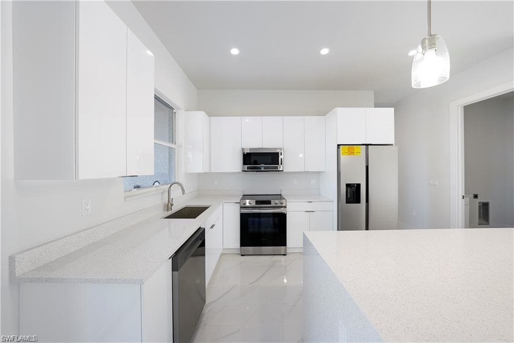 121 8th Ter, Cape Coral, FL 33909-36