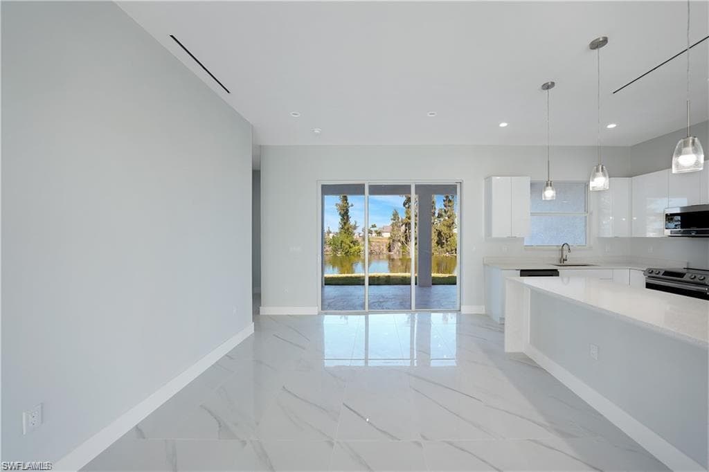 121 8th Ter, Cape Coral, FL 33909-38