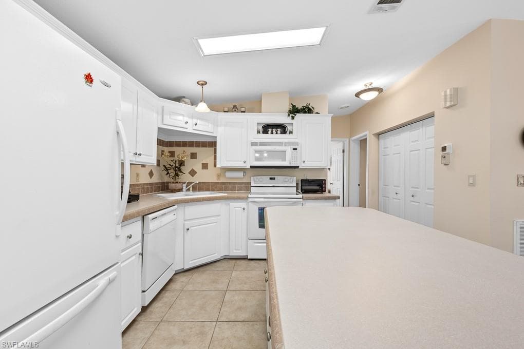 1328 Amethyst Lake Ln, Naples, FL 34114-16