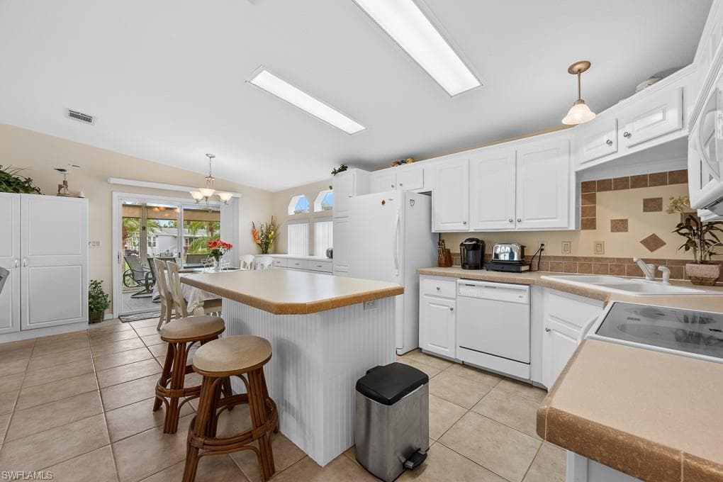 1328 Amethyst Lake Ln, Naples, FL 34114-17