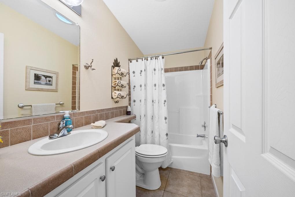 1328 Amethyst Lake Ln, Naples, FL 34114-18