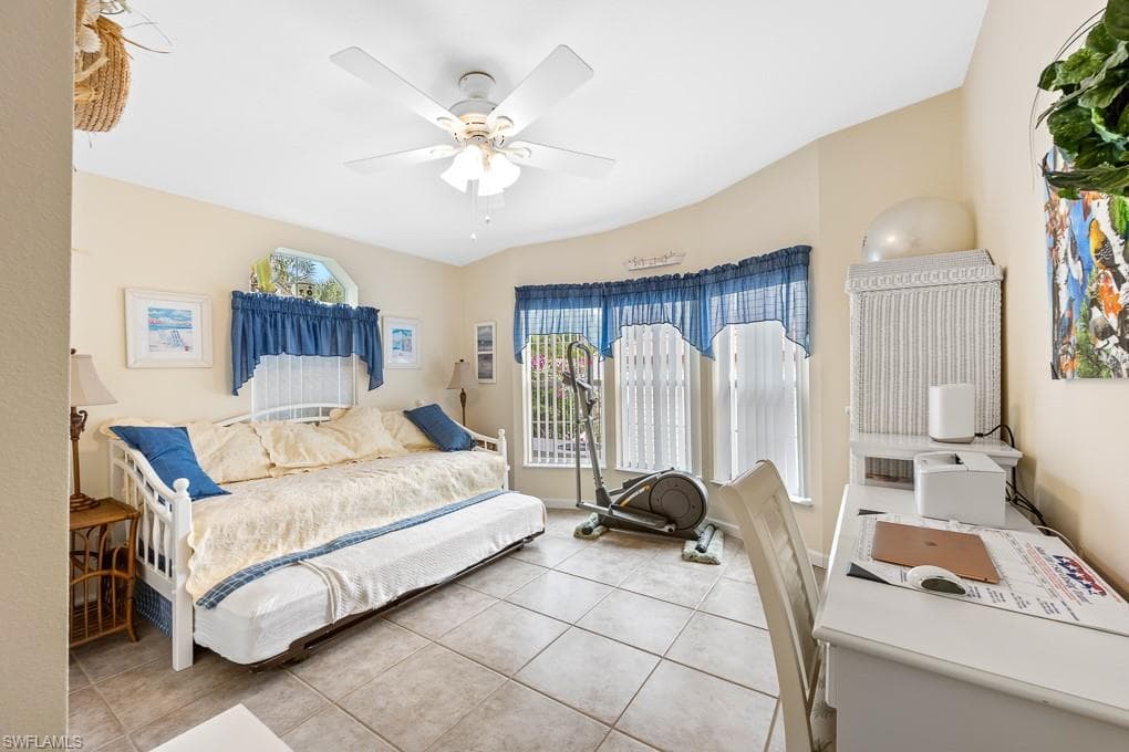 1328 Amethyst Lake Ln, Naples, FL 34114-19