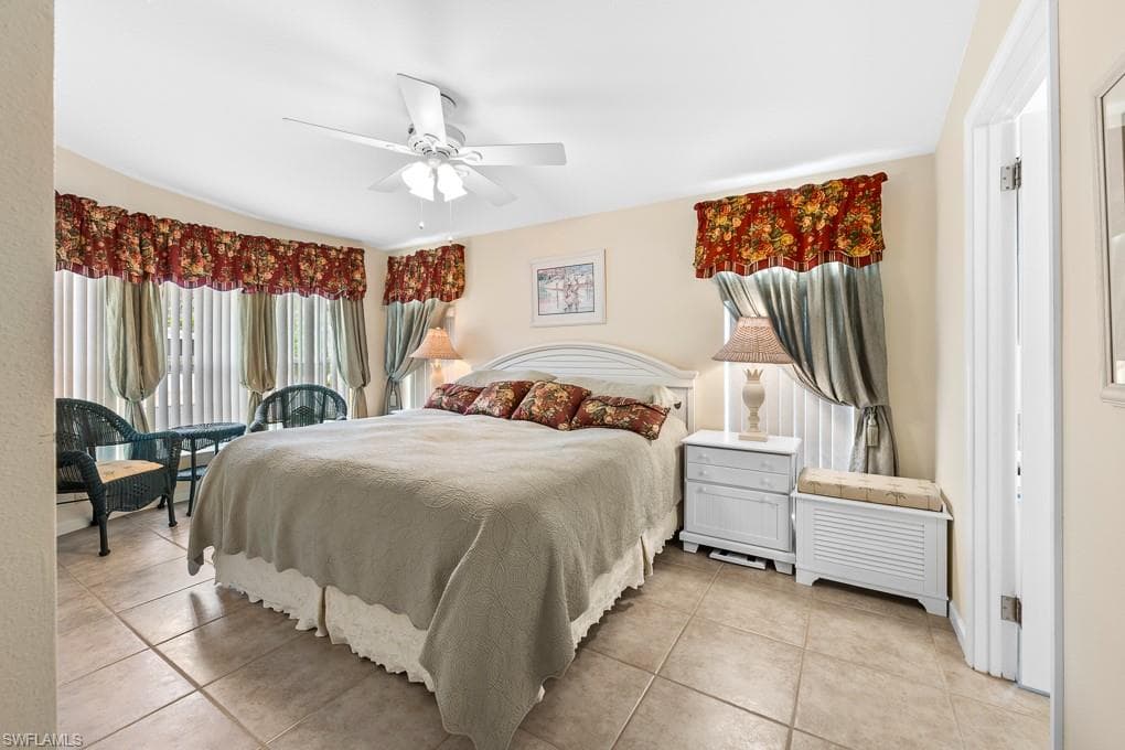 1328 Amethyst Lake Ln, Naples, FL 34114-20
