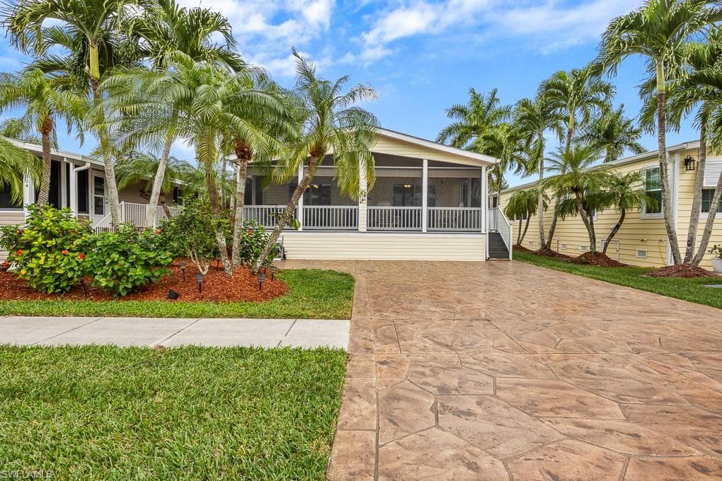 1328 Amethyst Lake Ln, Naples, FL 34114-3