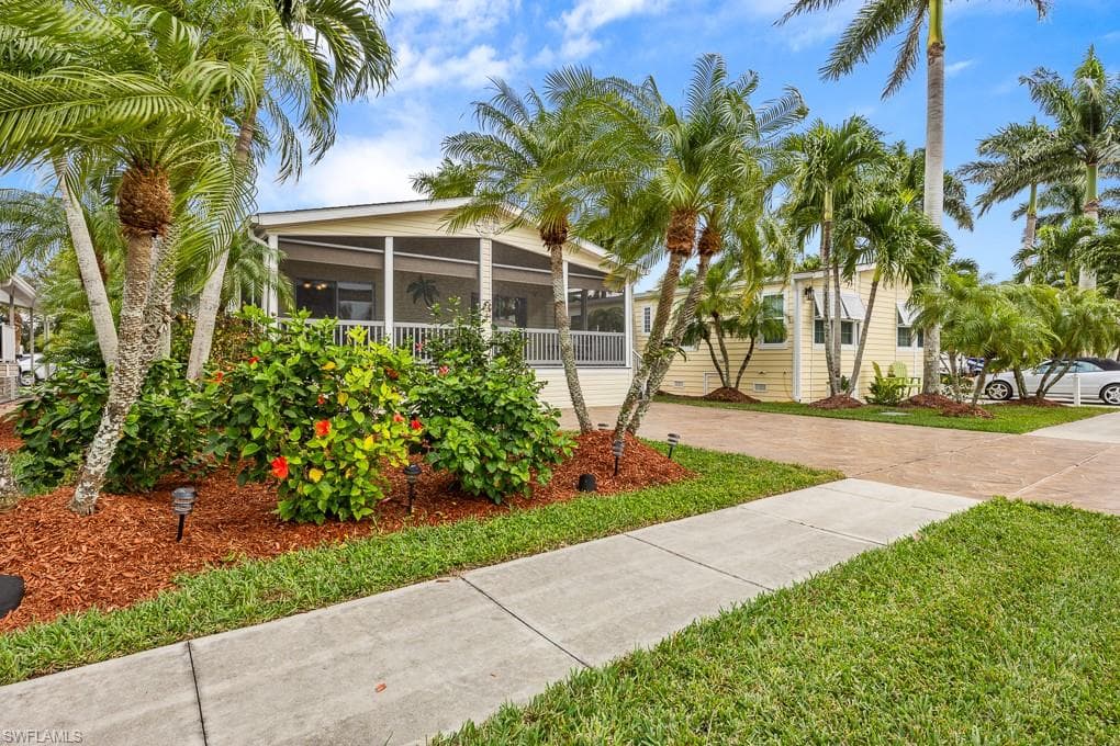 1328 Amethyst Lake Ln, Naples, FL 34114-4