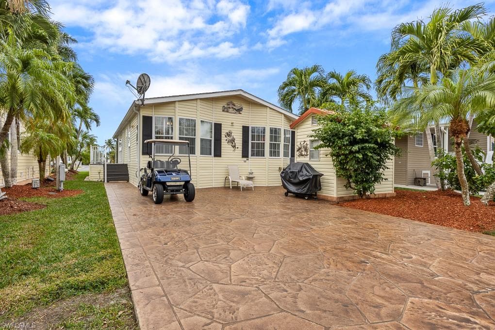 1328 Amethyst Lake Ln, Naples, FL 34114-6