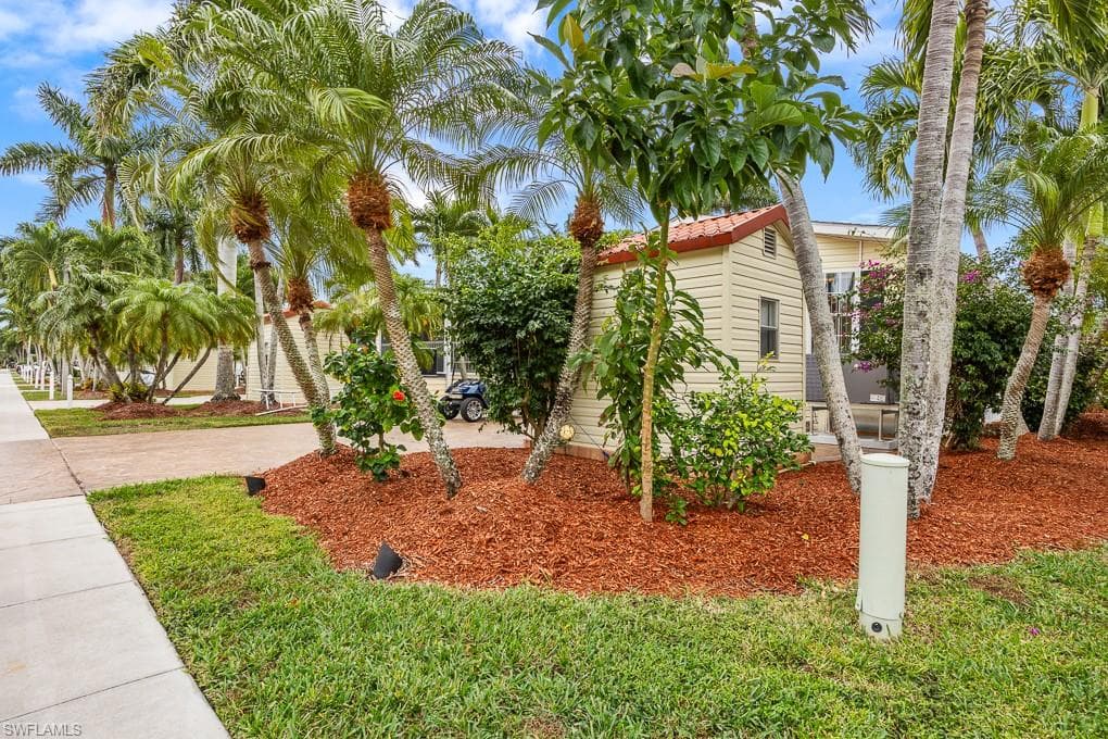 1328 Amethyst Lake Ln, Naples, FL 34114-7