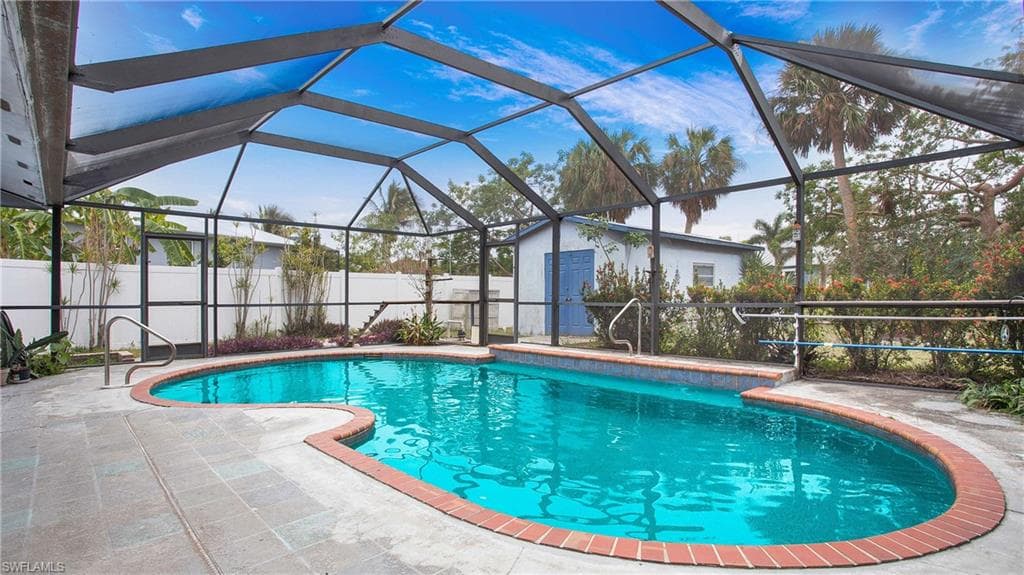 12747 Chatham Dr, Fort Myers, FL 33908-1