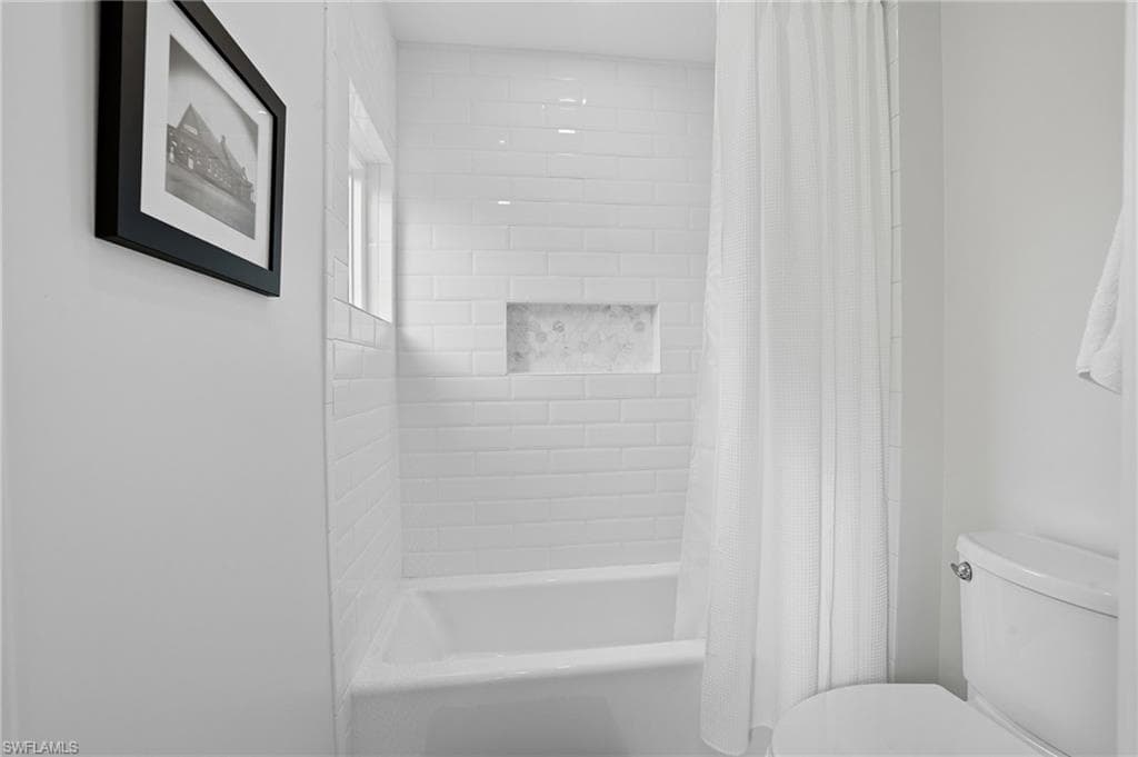 8192 Lowbank Dr, Naples, FL 34109-35