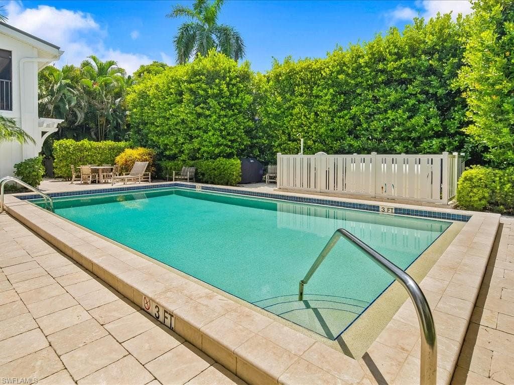741 10th Ave S E, Naples, FL 34102-32
