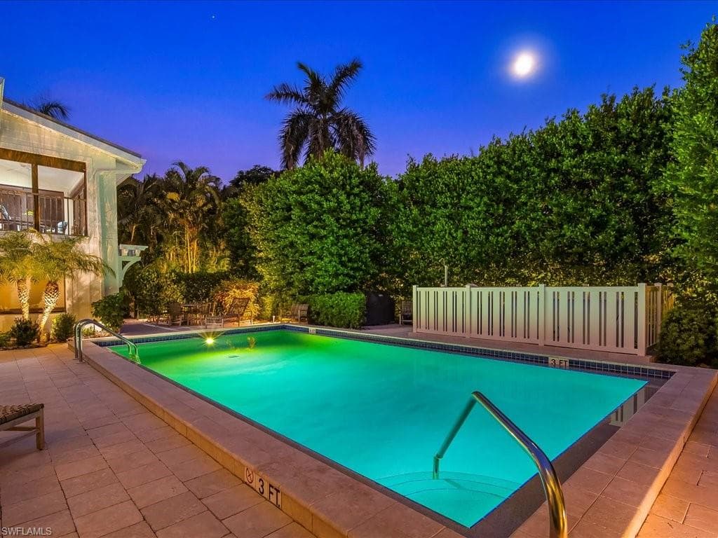 741 10th Ave S E, Naples, FL 34102-35