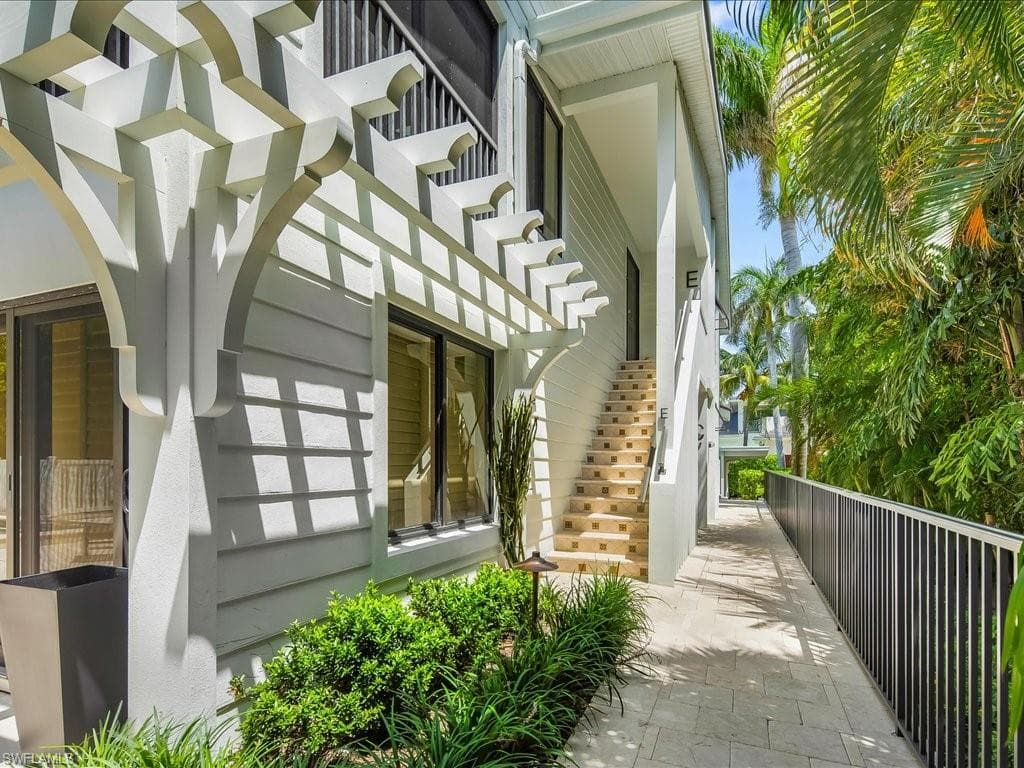 741 10th Ave S E, Naples, FL 34102-36