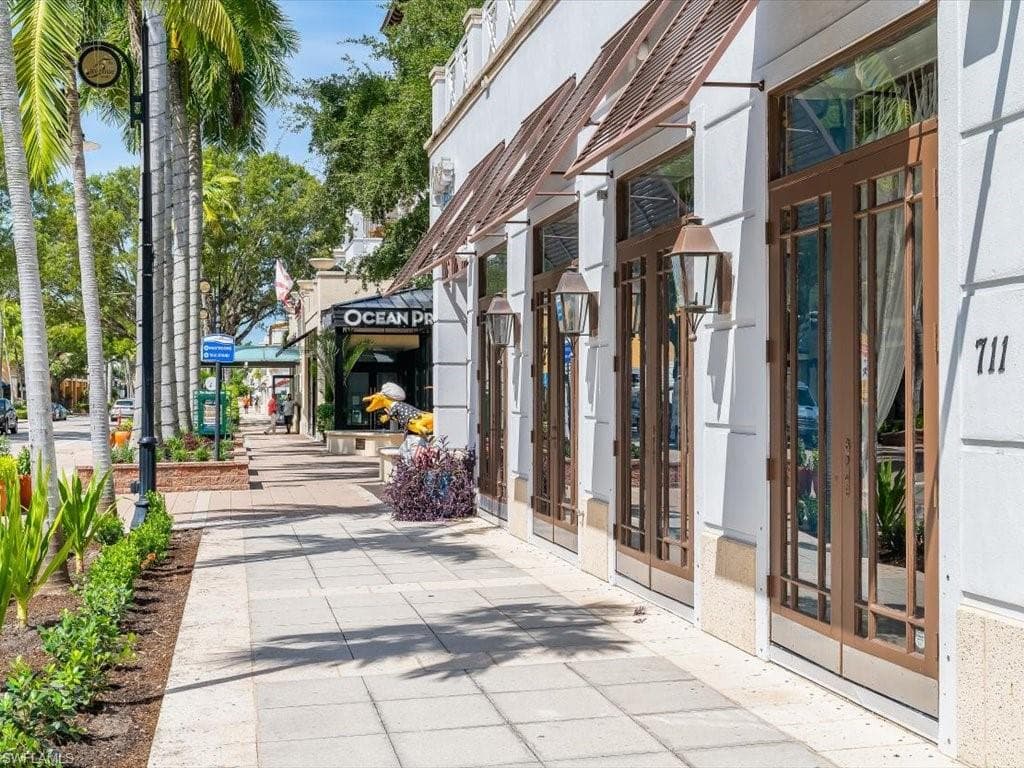 741 10th Ave S E, Naples, FL 34102-47