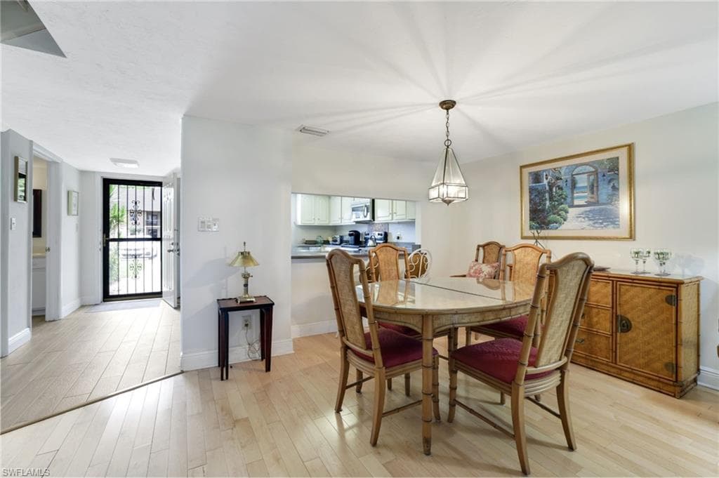 1510 Imperial Golf Course Blvd 111, Naples, FL 34110-9
