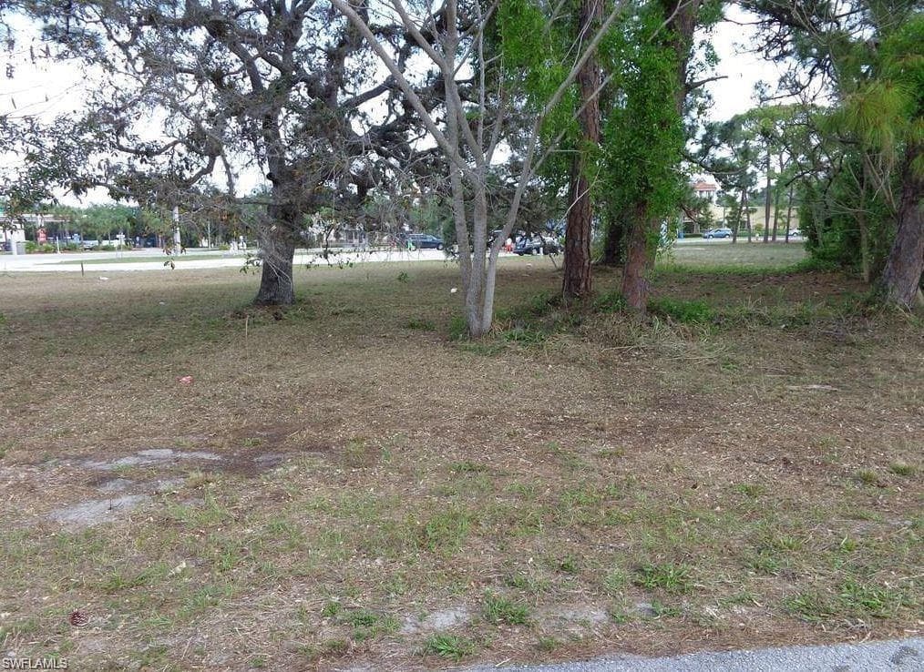 191 1st St, Naples, FL 34134-2