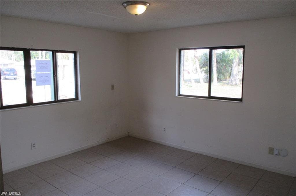 5395 Carolina Ave, Naples, FL 34113-10