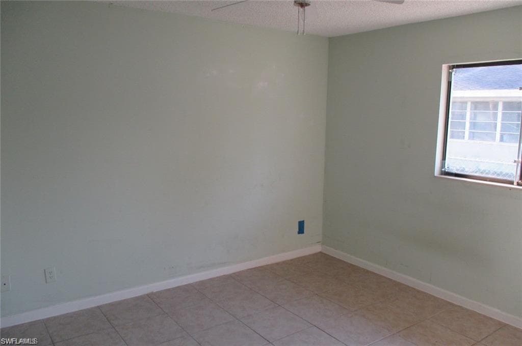 5395 Carolina Ave, Naples, FL 34113-11
