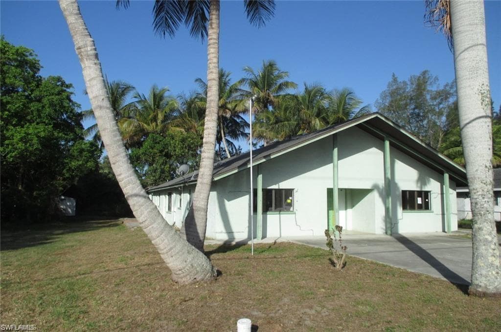 5395 Carolina Ave, Naples, FL 34113-2