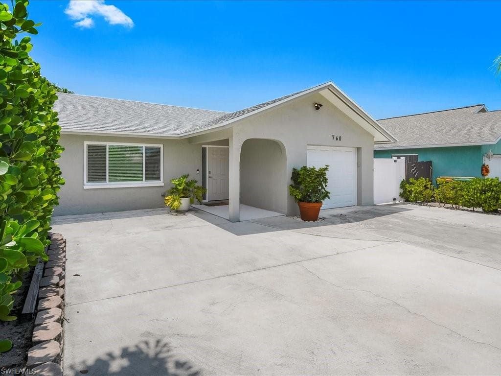 760 100th Ave N, Naples, FL 34108-9