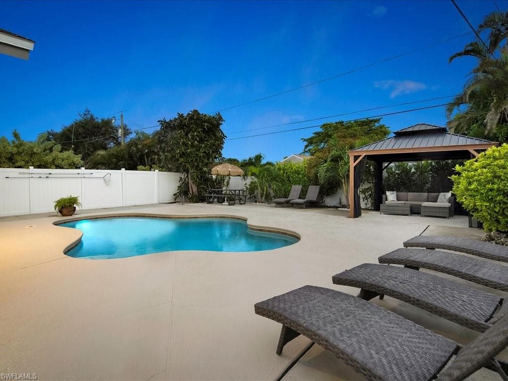 760 100th Ave N, Naples, FL 34108-30