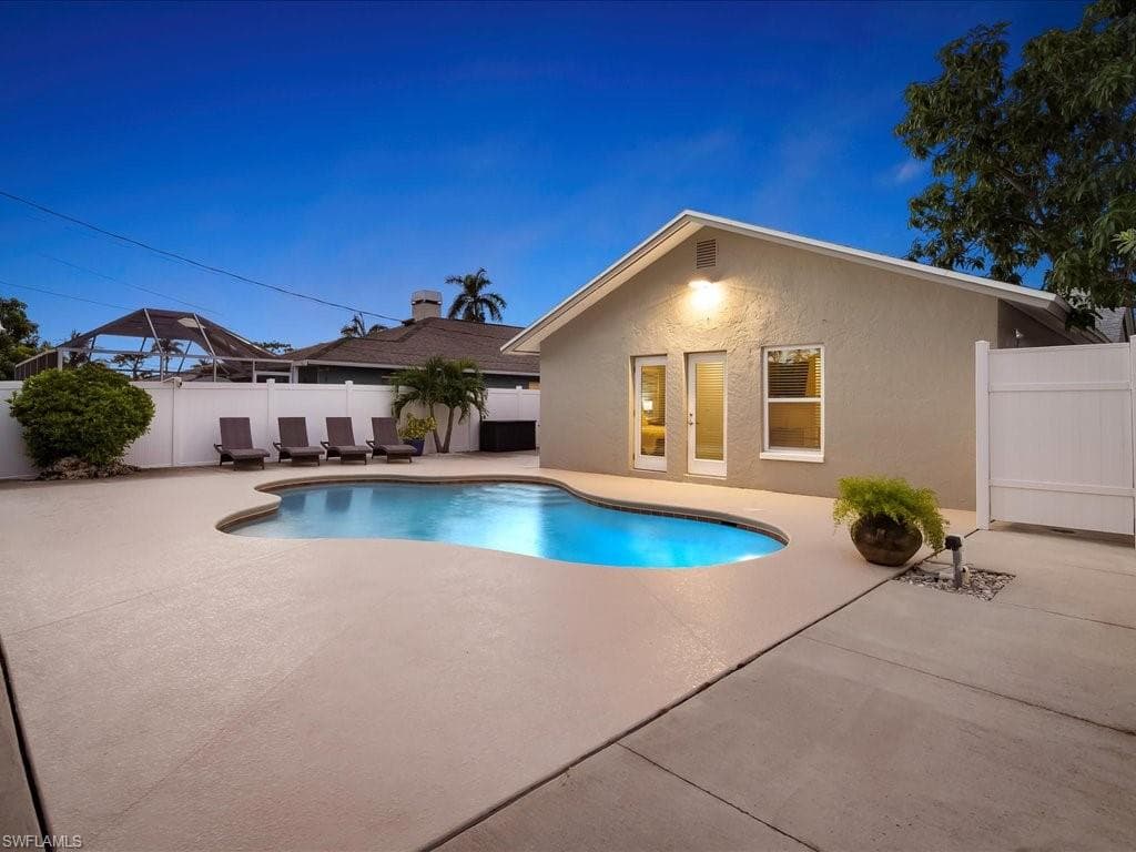 760 100th Ave N, Naples, FL 34108-32